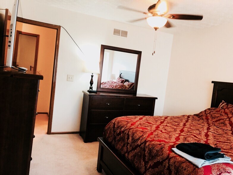 Building Photo - 8179 Rochester Way