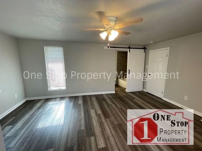 Building Photo - Adorable  Remodeled 3 Bedroom 2 Bathroom C...