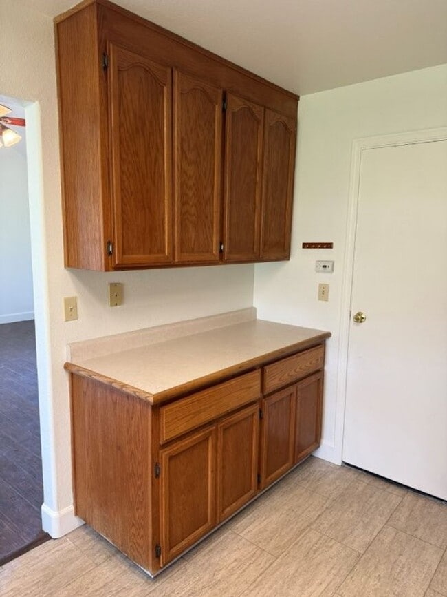 Building Photo - Unique 2 Bedroom Country Property Vacaville *Star Rentals