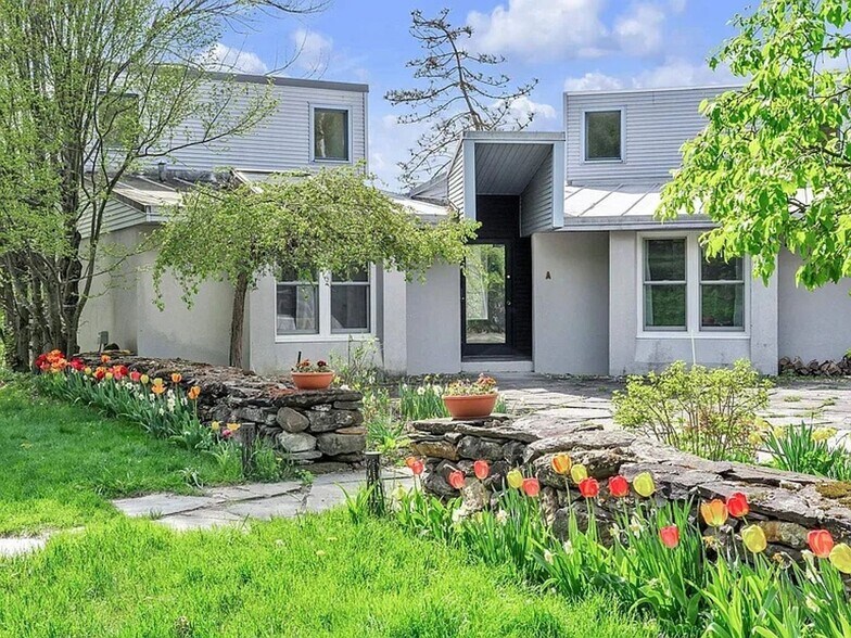 Primary Photo - 148 E Hill Rd