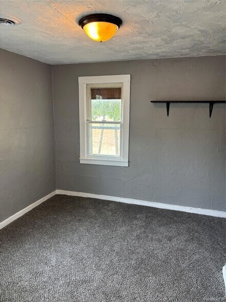 Building Photo - 4072 S Center Rd