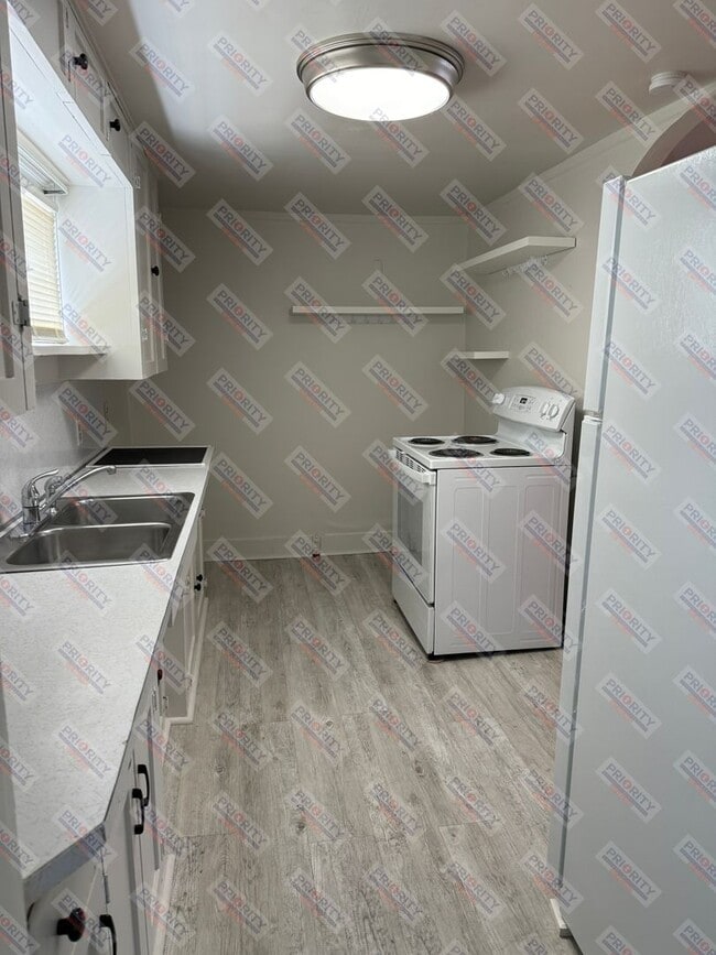 Building Photo - 2 bedroom, 1 bath, 792 sqft single-family house