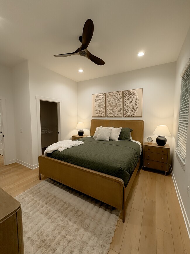 Building Photo - 1204 SW Franklin Dr