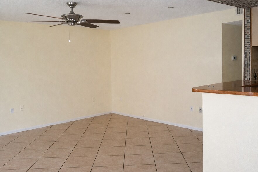 Building Photo - 350 79th Ave N