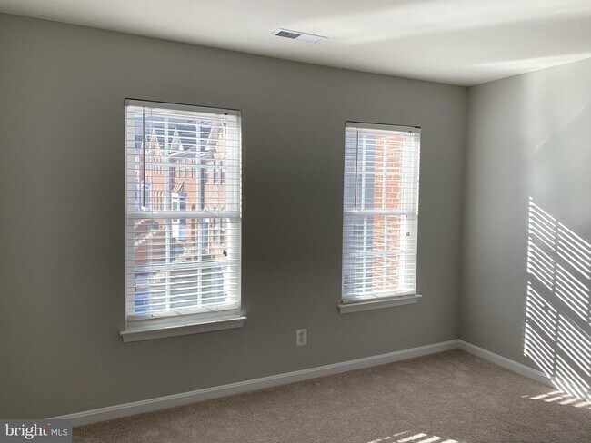 Building Photo - 3384 Governors Crest Ct