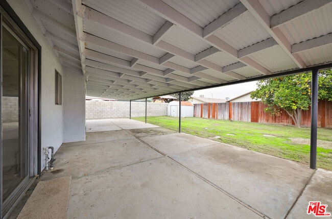 Building Photo - 1040 Iris St