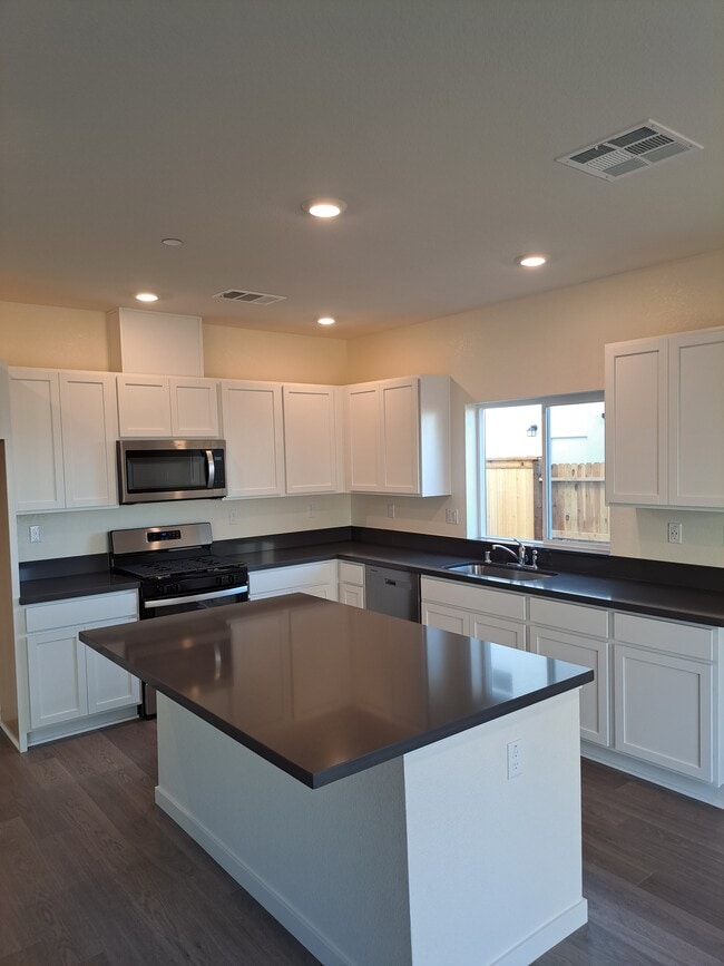 Building Photo - 5009 Star Dance Cir
