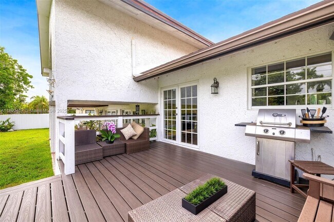 Building Photo - 16530 Royal Poinciana Ct