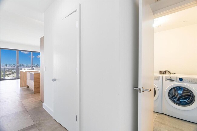 Building Photo - 16385 Biscayne Blvd