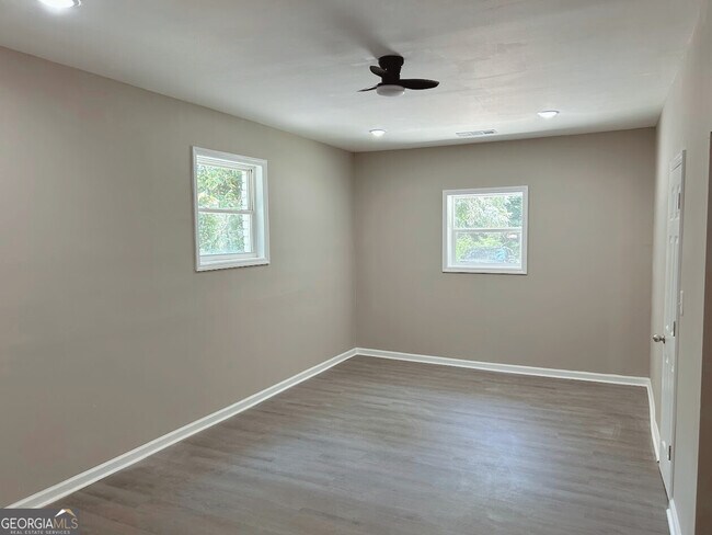 Building Photo - 3793 Rainbow Dr