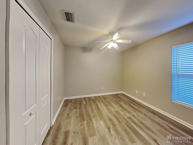 Building Photo - 10434 Soaring Eagle Dr