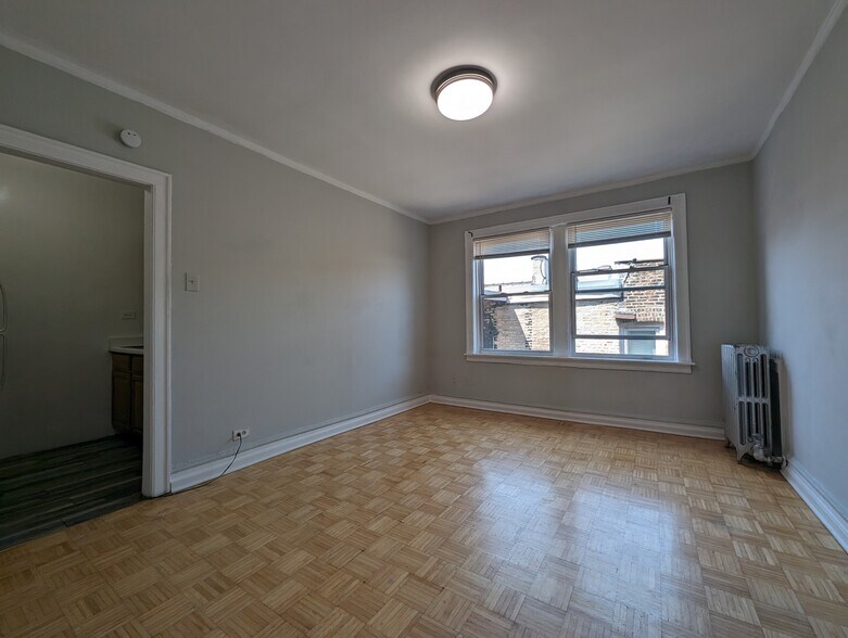 Building Photo - 705 W Belmont Ave