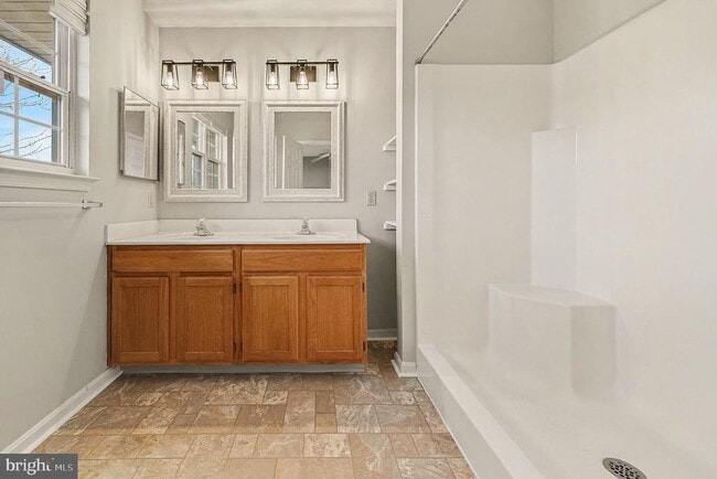 Building Photo - 156 Sparrow Rd