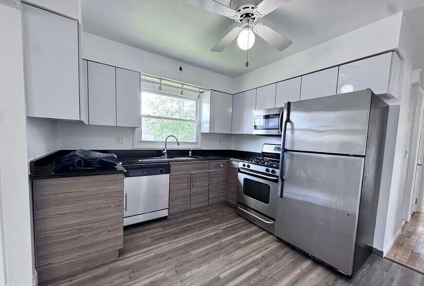 Primary Photo - 121 Egbert Ave