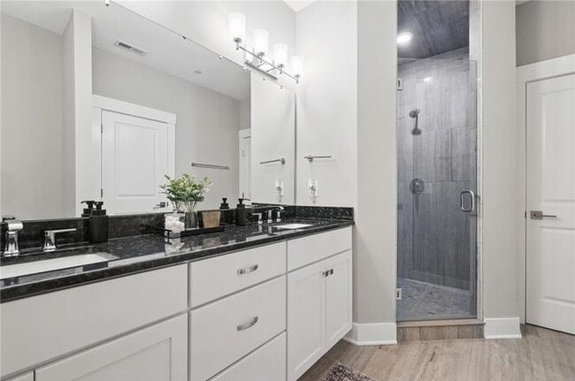 Building Photo - 349 Azalea Dr