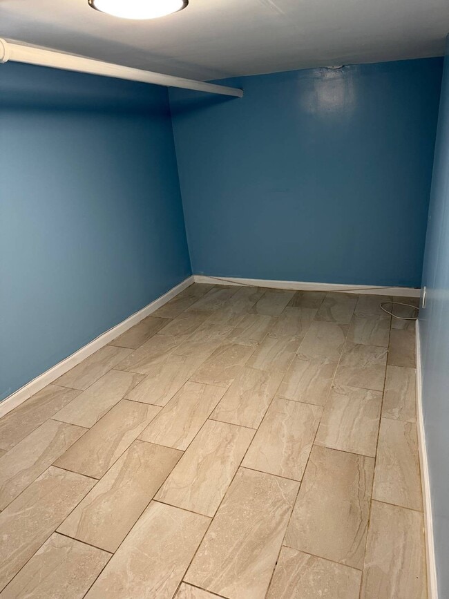 Building Photo - 527 Kimball Ave