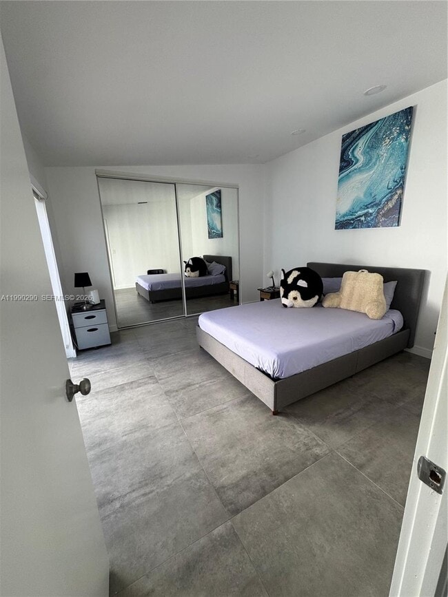 Building Photo - 534 NE 195th St