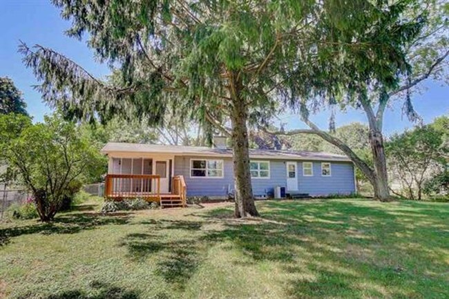 Building Photo - 3 Bedroom 1.5 Bath Single Family Home in H...