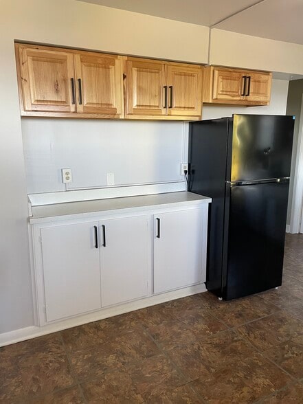 Building Photo - 204 E 4th St