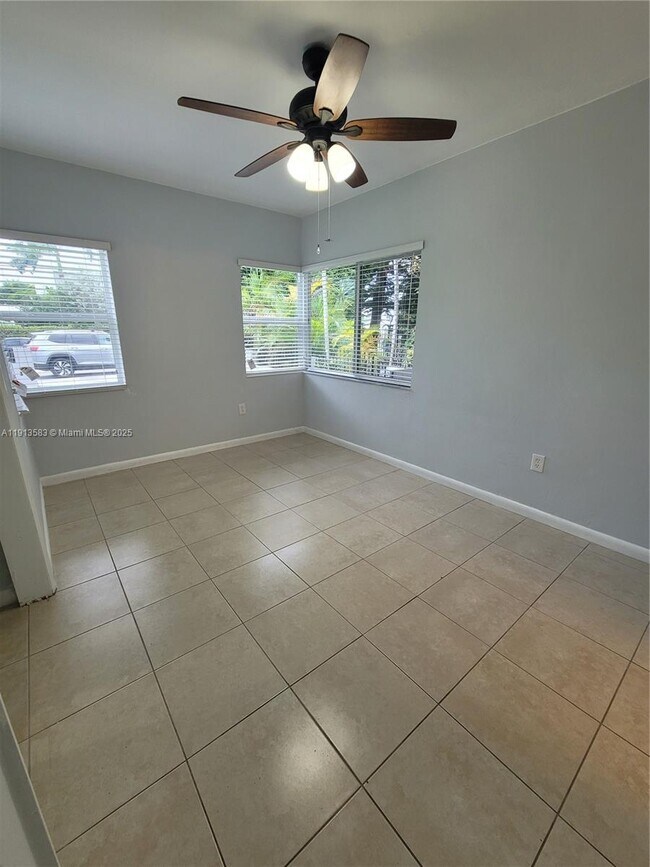 Building Photo - 8839 SW 28th St