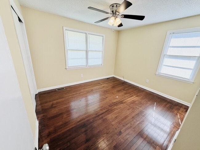 Building Photo - 400 S Highland Forest Dr