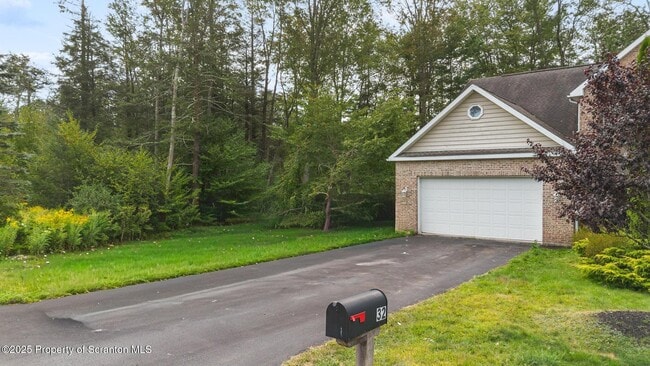 Building Photo - 32 Pine Tree Dr