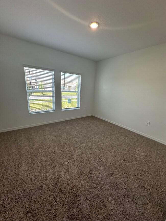 Building Photo - 255 Amber Way
