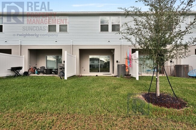 Building Photo - 8937 Daybreak St