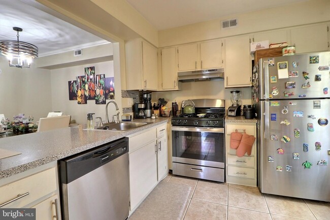Building Photo - 1807A Sedgefield Dr