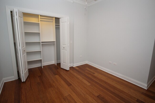 Building Photo - 1609 W Warren Blvd