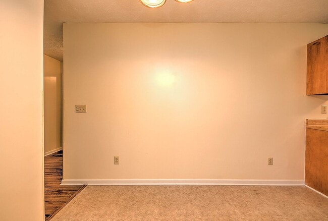 Building Photo - 303 Moorland Dr