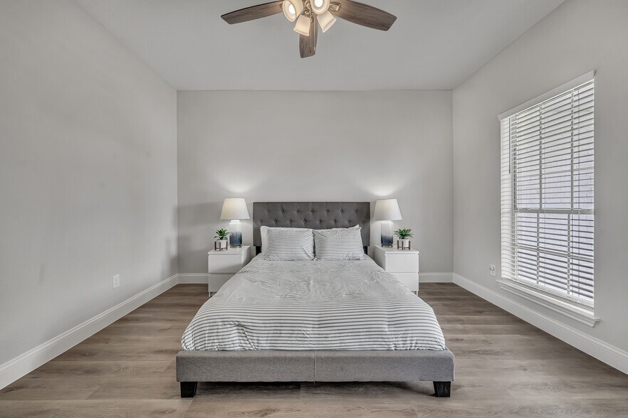 Building Photo - 5417 Blue Haven Dr