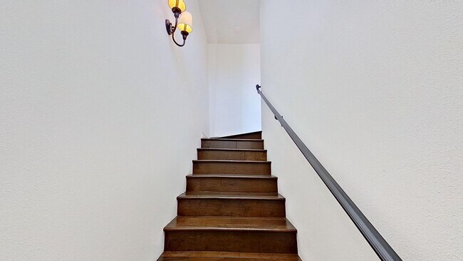 Building Photo - Spacious 2-bedroom/2.5-bathroom Townhouse- In the heart of the Funk Zone