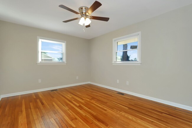 Building Photo - 11 Sandpiper St