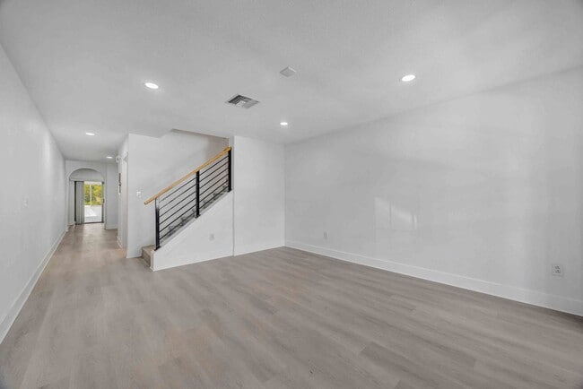 Building Photo - 727 Kensington Lake Cir