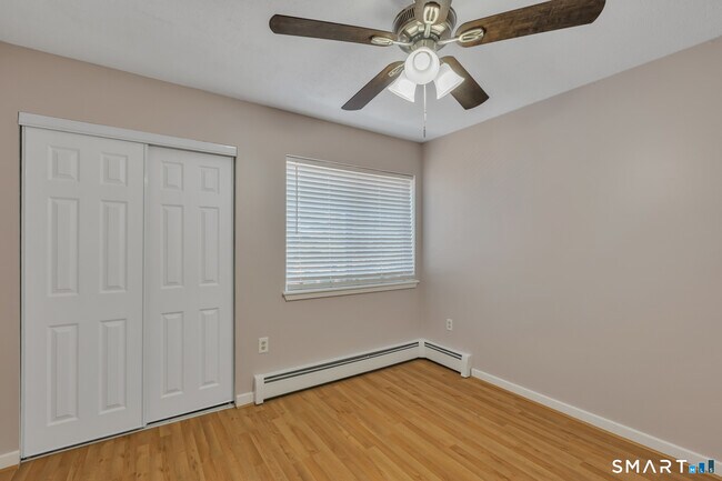 Building Photo - 60 Old Town Rd