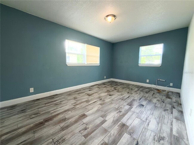 Building Photo - 1227 Bloxam Ave