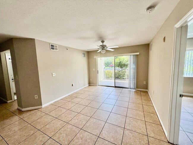 Building Photo - 181 SW Palm Dr