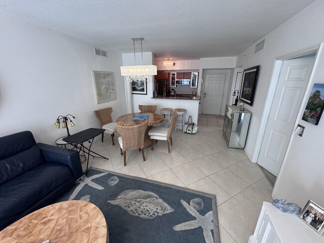 Building Photo - 700 E Boynton Beach Blvd