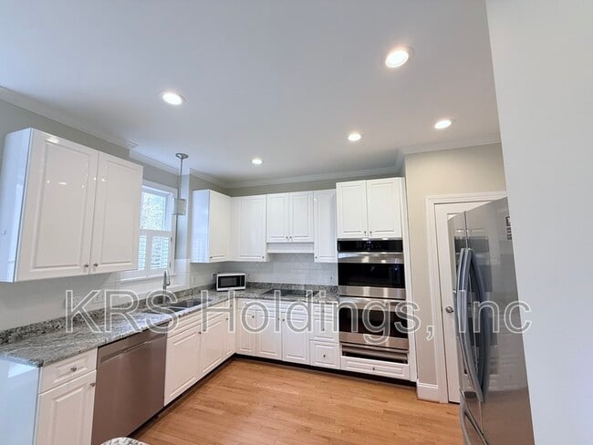 Building Photo - 213 Glen Abbey Dr