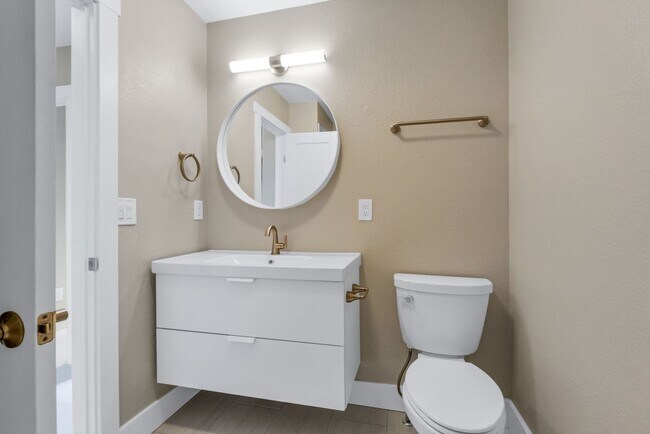 Building Photo - Modern Edgewater Condo Near Sloan’s Lake A...