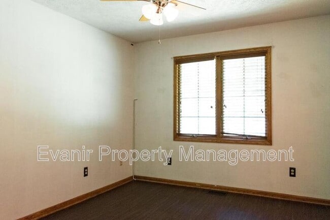Building Photo - 113 Brittany Ln