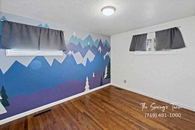 Building Photo - CUTE 3BD RANCHER WITH CHARACTER IN CENTRAL COLORADO SPRINGS - Security Deposit Waiver Available