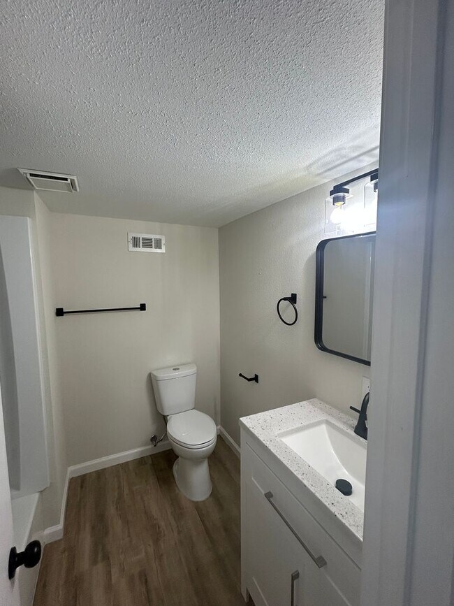 Building Photo - 1208 N Brunswick Ln