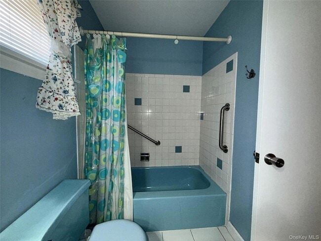 Building Photo - 15 Sherry Ln