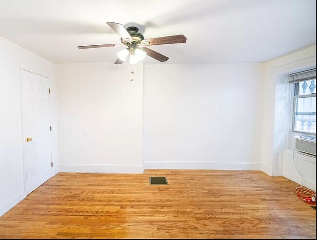 bedroom 1 - 572 Park Pl