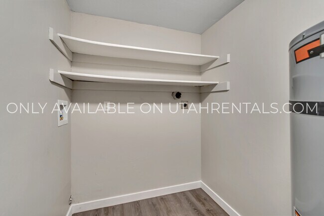 Building Photo - 689 N 100 W