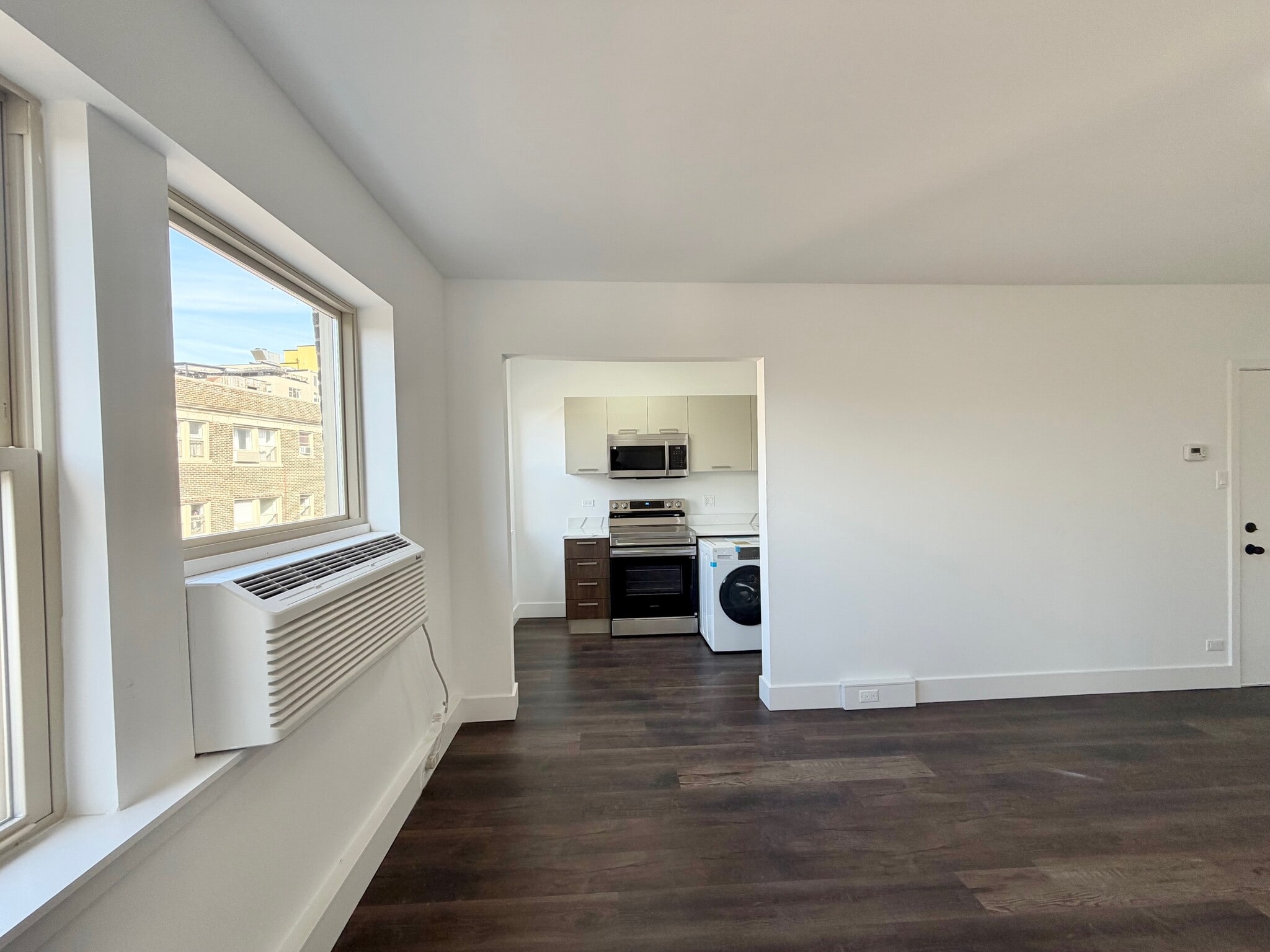 Building Photo - 5647 N Ashland Ave