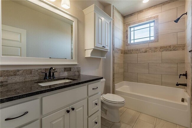 Building Photo - 489 E Ozark View Drive