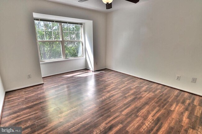 Building Photo - 1702 Ascot Way
